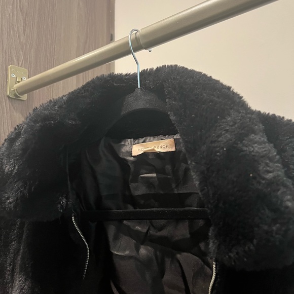 Honey Punch faux fur black bomber jacket with collar - Picture 2 of 6